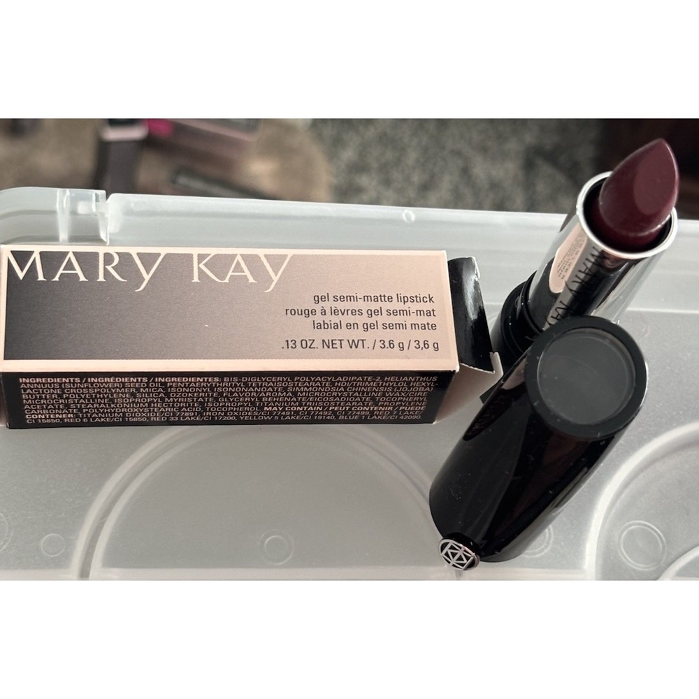 New MARY KAY GEL SEMI-MATTE LIPSTICK BERRY FAMOUS #141478